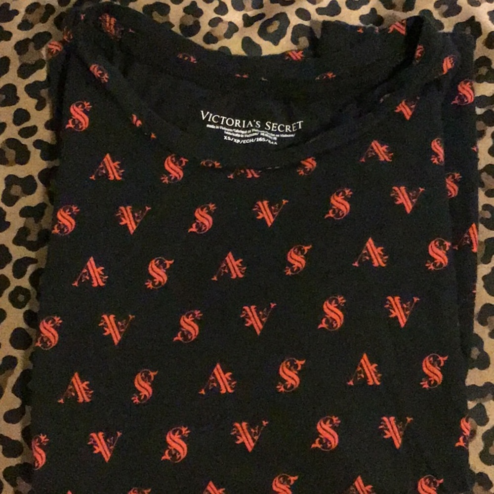 VS tee